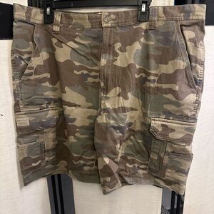 Redhead camo print cargo shorts